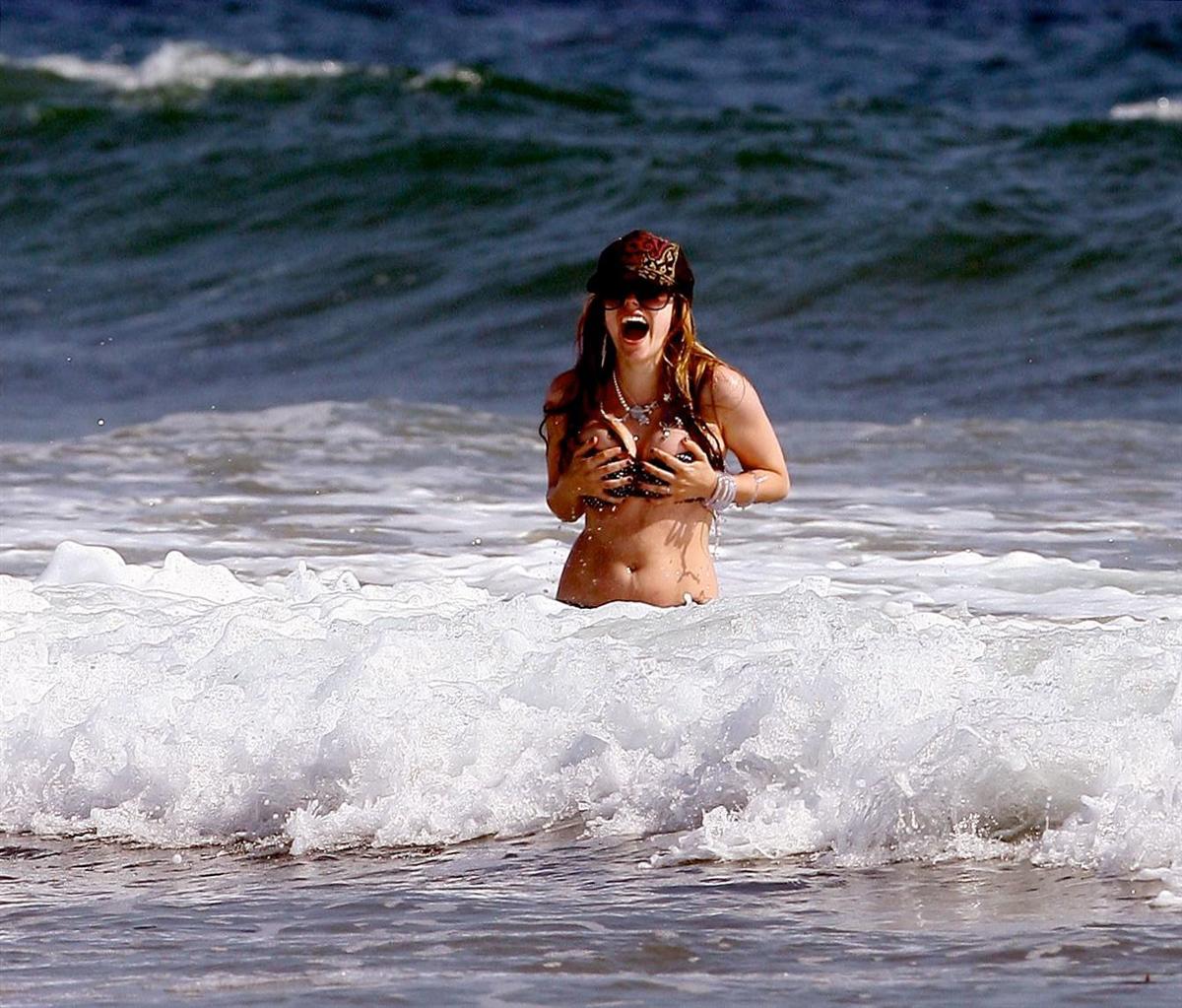 Avril Lavigne at the beach in cold water crushing her boobs